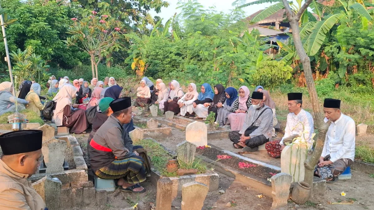 Ziarah Makam Aulia, Al-Amin Awali Tahun Ajaran dengan Doa dan Pengabdian