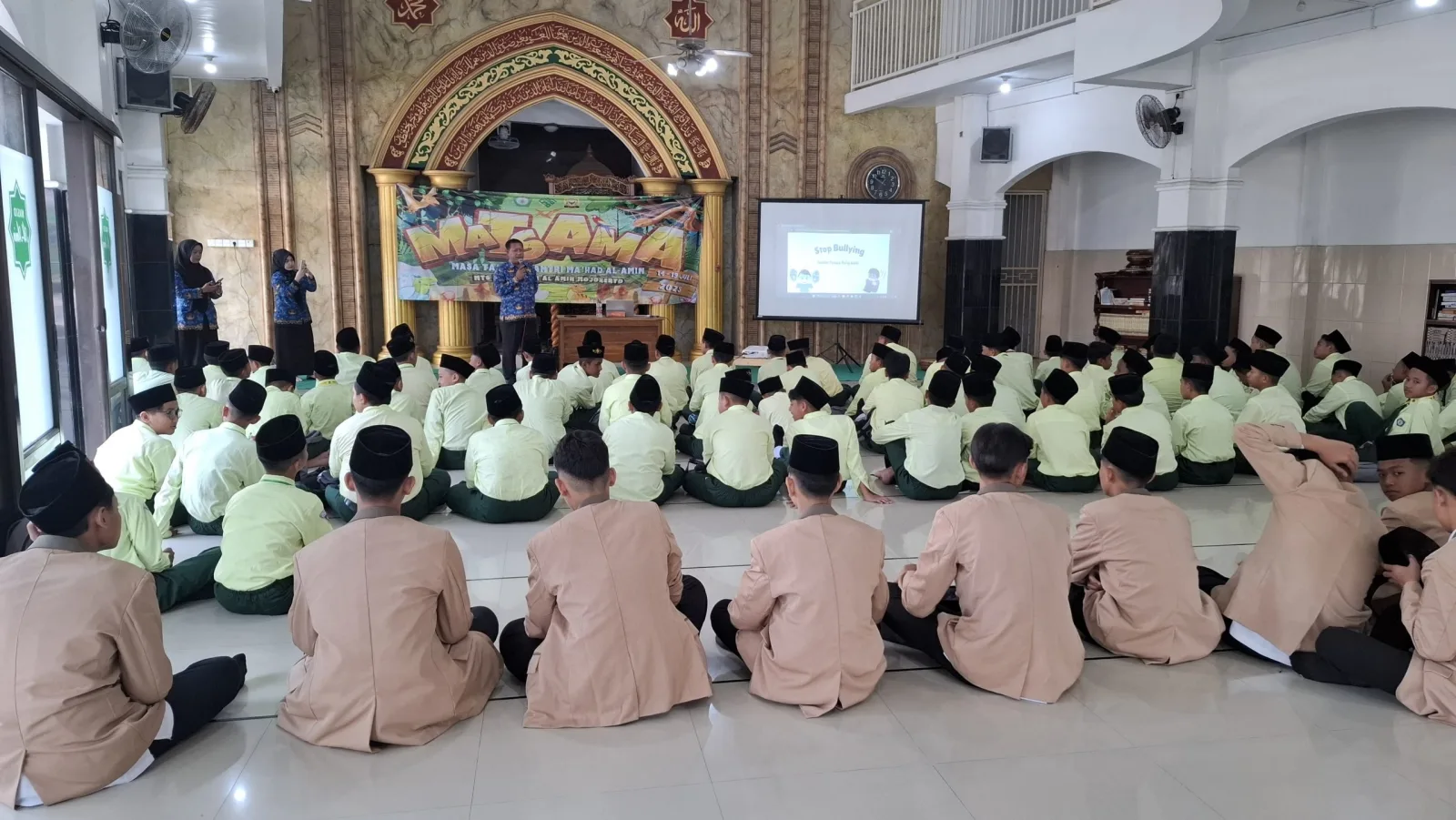 Tiga Keunggulan: bahasa asing, kutub al turats, dan leadership